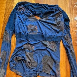 Long sleeve blouse with great and orange detail. Back side with slit opening